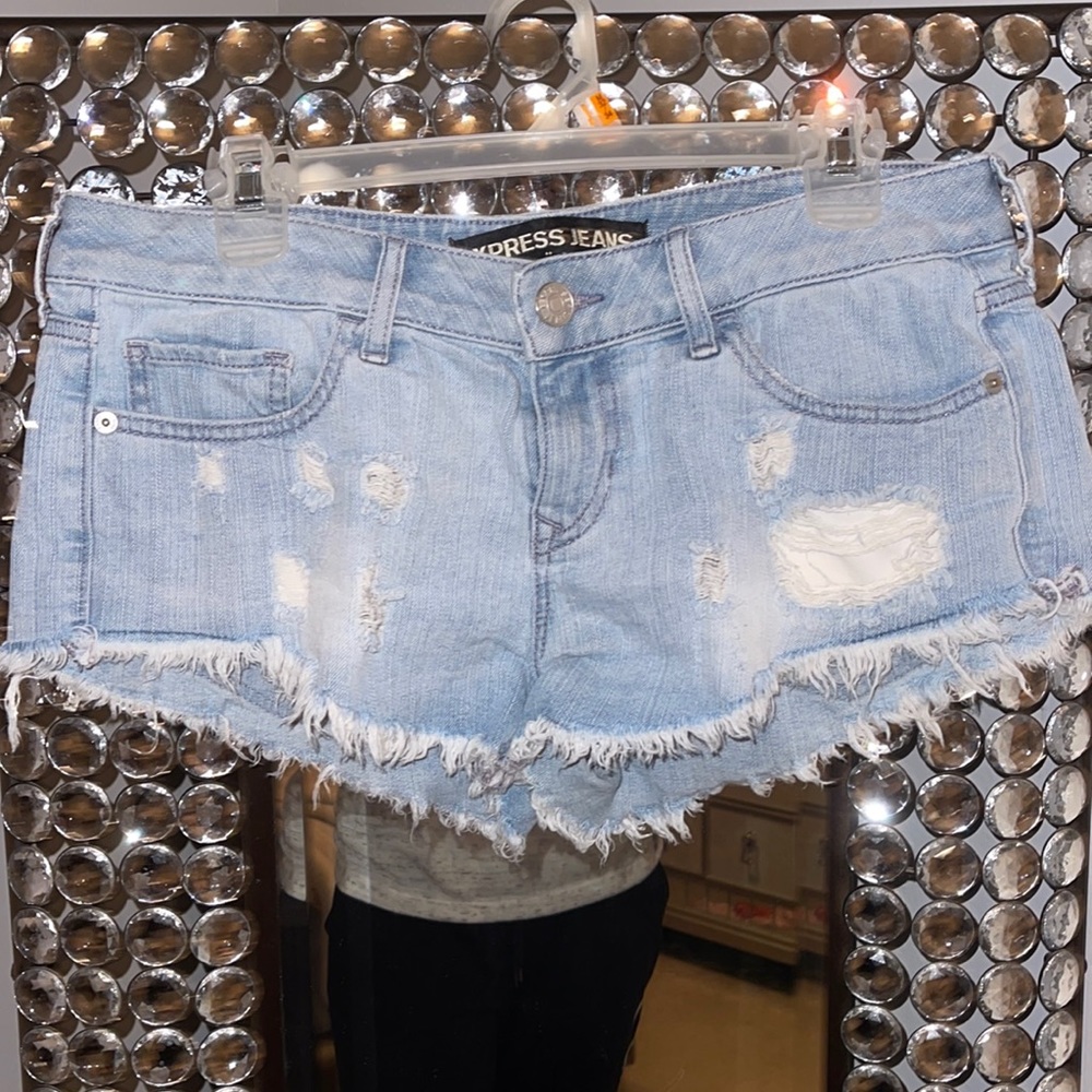 Cutoff shorts